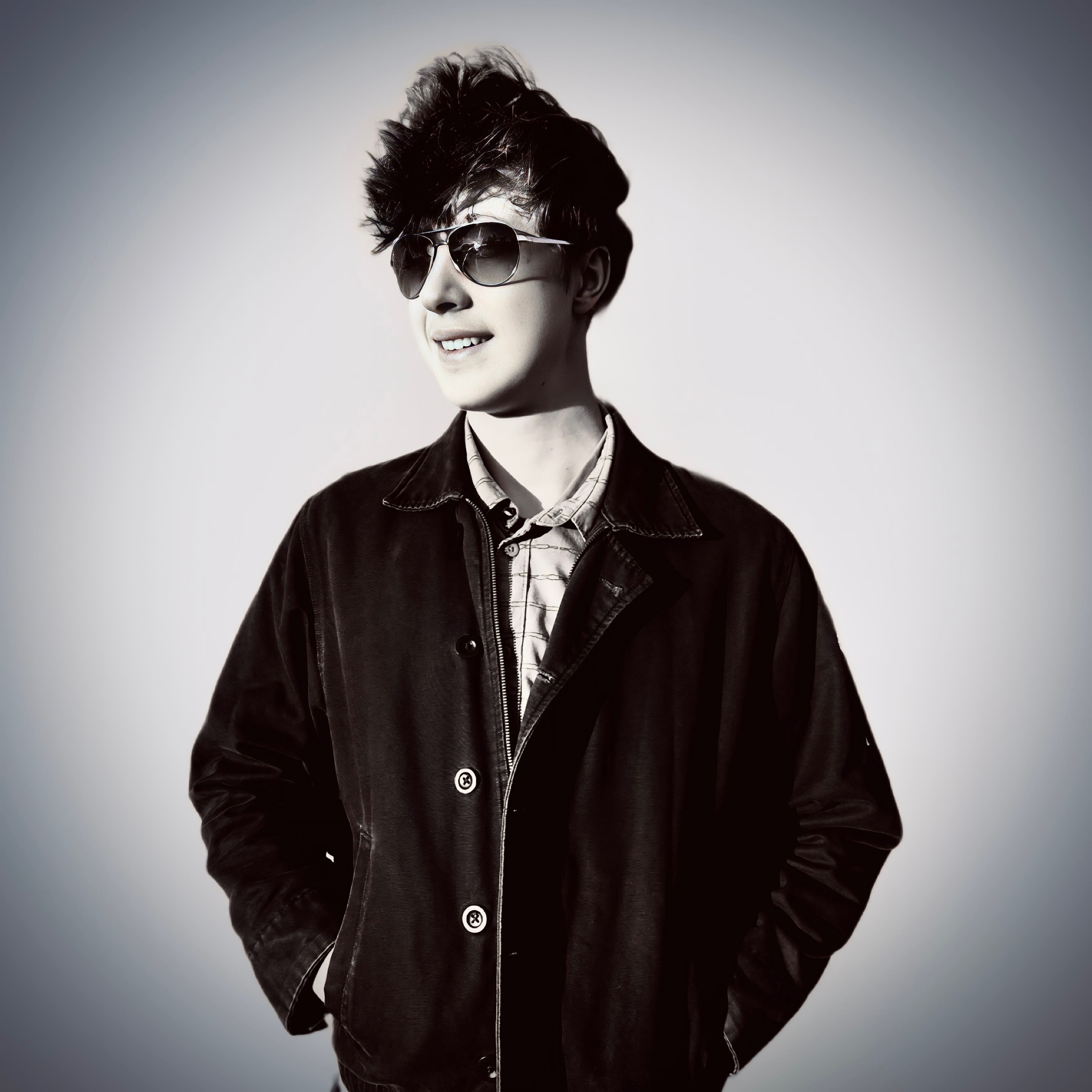 Max Daniels performing